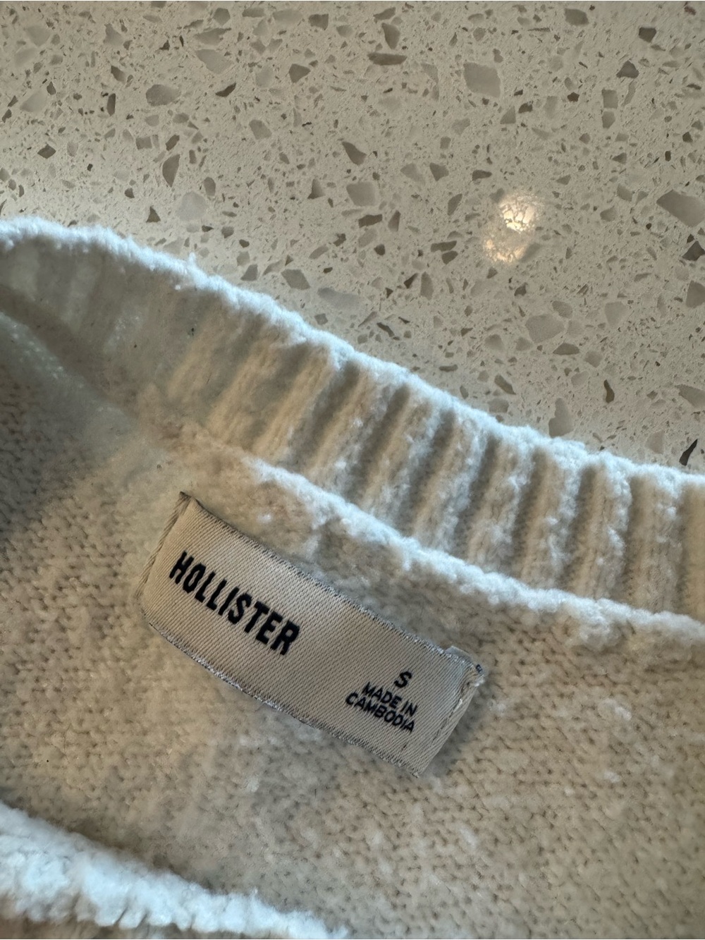 Hollister Cream Knit Sweater with Brown Puppy Graphic - Picture 2 of 2